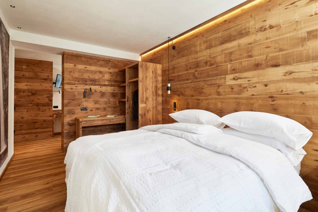 0008 Garni dello Sportivo Junior Suite letto campiglio