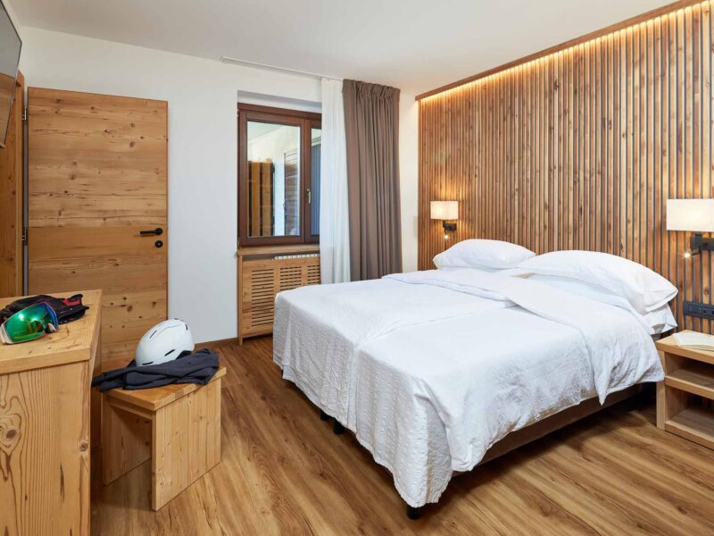 0035 Garni dello Sportivo Camera matrimoniale balcone campiglio