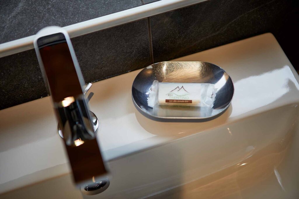 0101 Garni dello Sportivo camera deluxe bagno campiglio