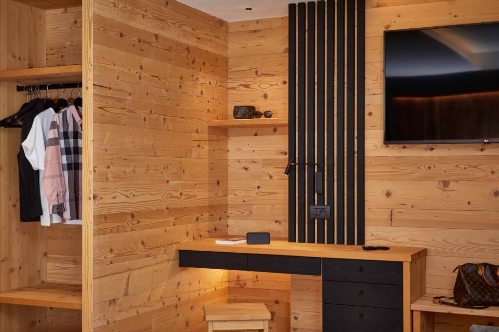 0121 Garni dello Sportivo camera deluxe legno campiglio