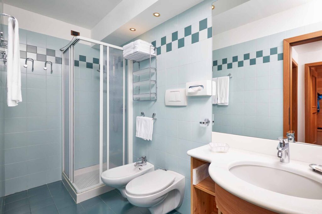 0162 Garni dello Sportivo Camere matrimoniali e familiari bagno campiglio